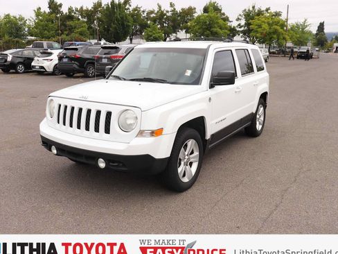 Used 2014 Jeep Patriot Latitude AWD/4WD image 1