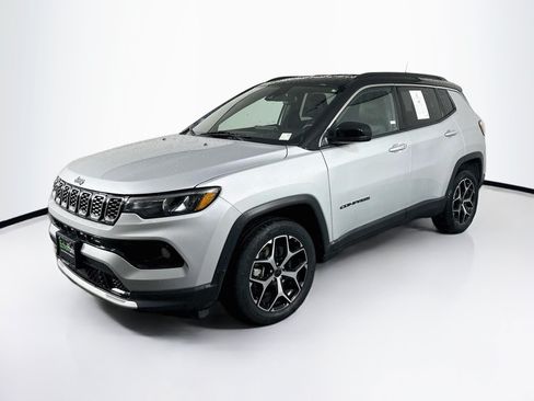 Used 2025 Jeep Compass Limited AWD/4WD image 3