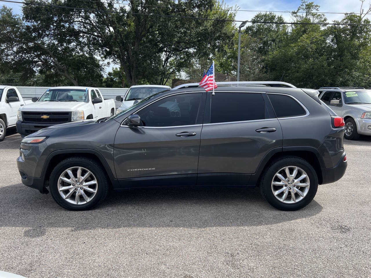 Used 2016 Jeep Cherokee Limited FWD image 9