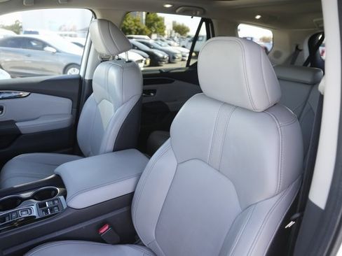 Used 2023 Honda Pilot Touring image 10