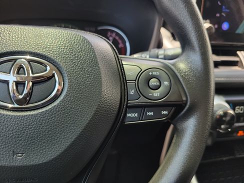 Used 2024 Toyota RAV4 XLE FWD image 21