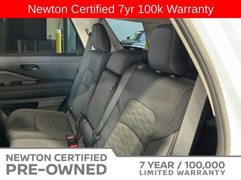 Used 2025 Nissan Pathfinder SV FWD image 18