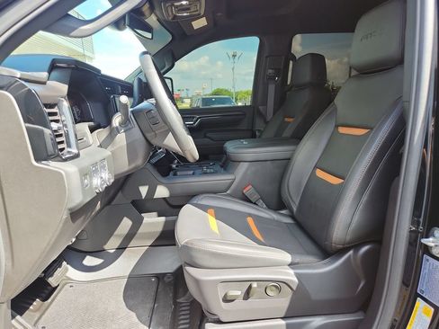 Used 2024 GMC Sierra 2500 AT4 w/ AT4 Preferred Package AWD/4WD image 3