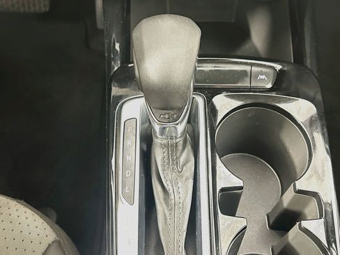 Used 2025 Chevrolet Trax LT FWD image 24
