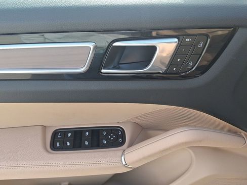 Used 2023 Porsche Cayenne S image 14