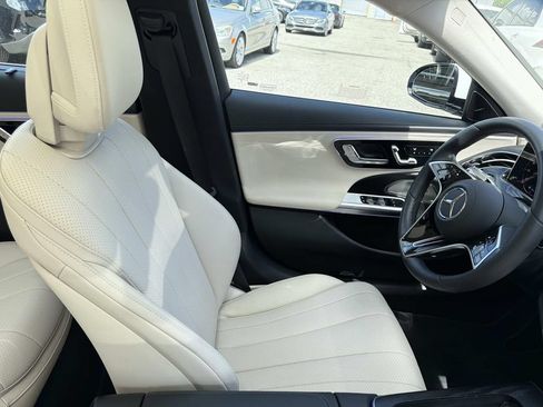 Used 2025 Mercedes-Benz E 350 4MATIC Sedan image 11