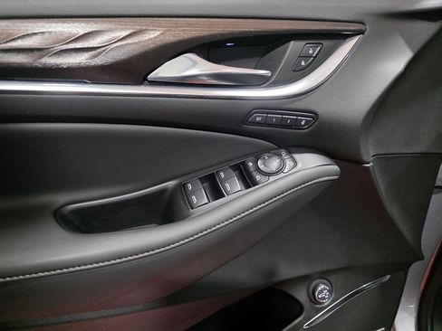 Used 2024 Buick Enclave Avenir w/ Avenir Technology Package image 12