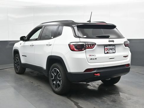 Used 2025 Jeep Compass Trailhawk AWD/4WD image 10