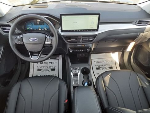 New 2026 Ford Escape SE w/ PHEV Premium Package FWD image 16