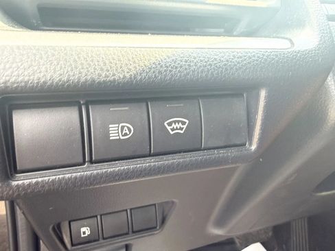 Used 2025 Toyota Prius LE FWD image 21