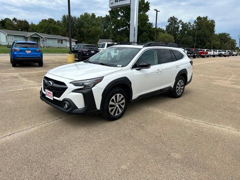 Used 2025 Subaru Outback Premium AWD/4WD image 1