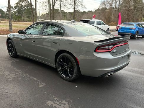 Used 2018 Dodge Charger R/T w/ Plus Group image 6
