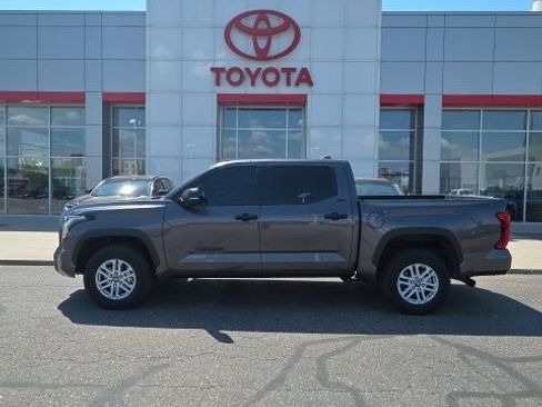 Used 2025 Toyota Tundra SR5 w/ SR5 Convenience Package AWD/4WD image 2