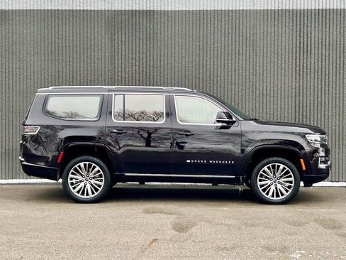 Used 2022 Jeep Grand Wagoneer Series III w/ Rear Seat Video Group 1 image 6