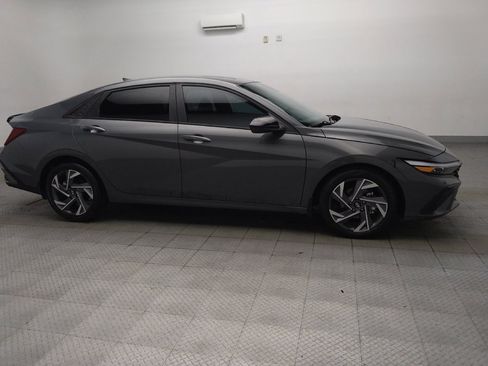 Used 2025 Hyundai Elantra Sport FWD image 11