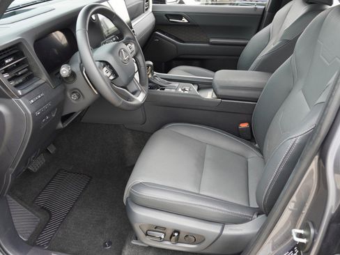 Used 2024 Lexus GX 550 AWD/4WD image 13