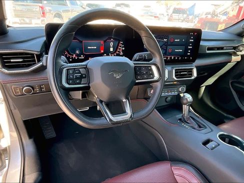 Used 2025 Ford Mustang Premium image 5
