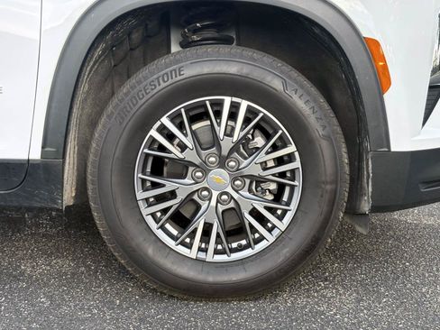 Used 2025 Chevrolet Traverse LT w/ Driver Confidence Package AWD/4WD image 31