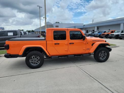 Used 2025 Jeep Gladiator Mojave AWD/4WD image 6