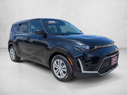 Used 2023 Kia Soul LX FWD image 3
