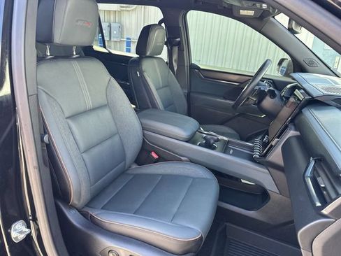 Used 2025 GMC Acadia AT4 w/ Luxury Package AWD/4WD image 29