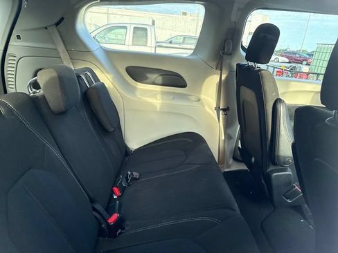 Used 2023 Chrysler Voyager LX FWD image 4