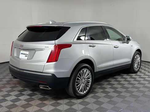 Used 2018 Cadillac XT5 Luxury w/ Driver Awareness Package FWD image 9