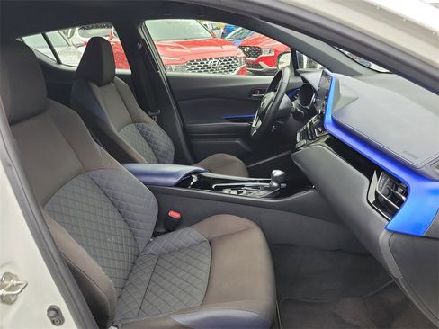 Used 2020 Toyota C-HR LE image 45