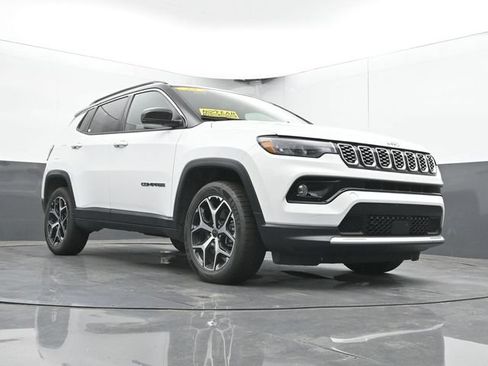 Used 2025 Jeep Compass Limited AWD/4WD image 24