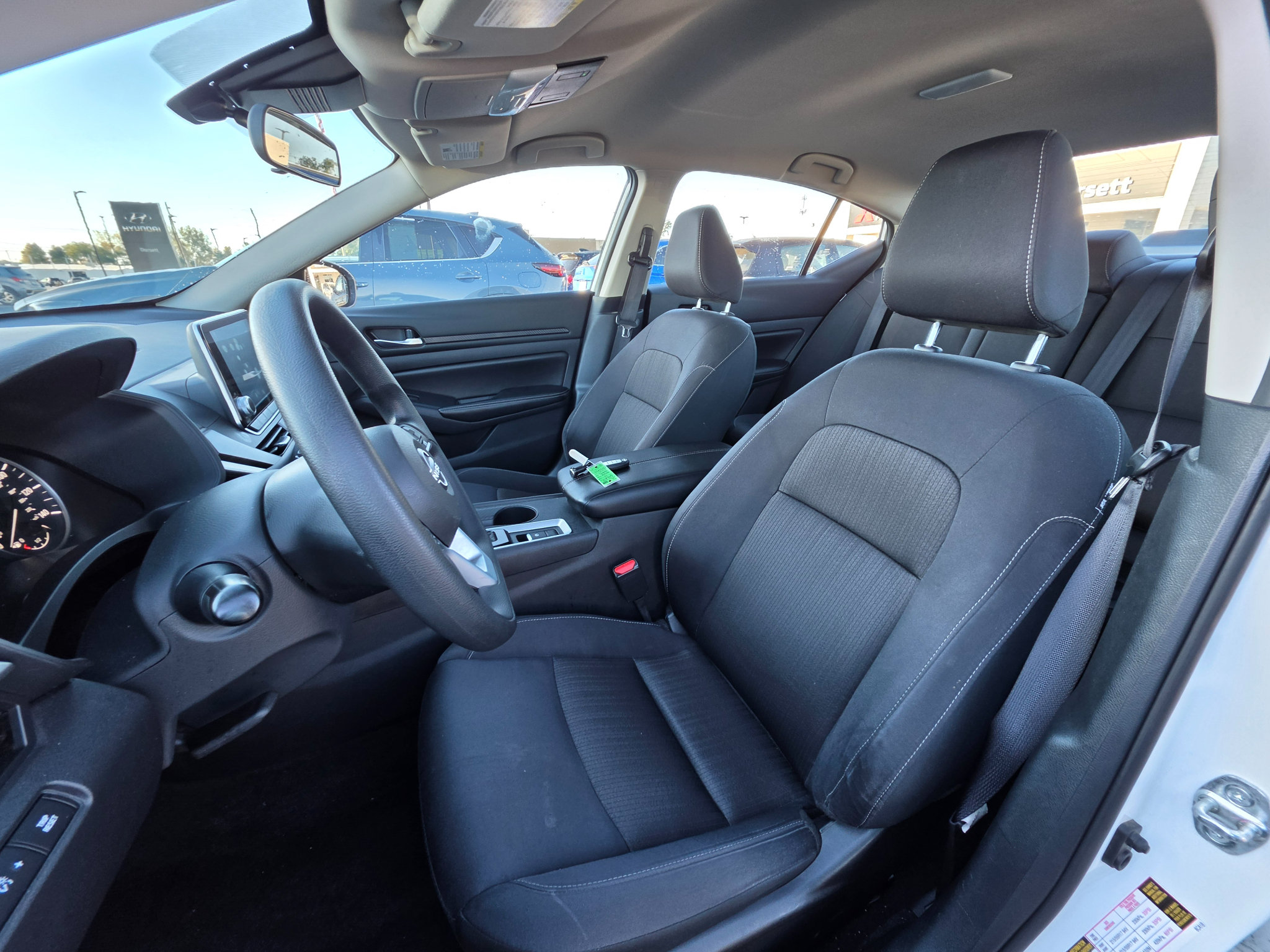 Used 2025 Nissan Altima 2.5 SV AWD/4WD image 11
