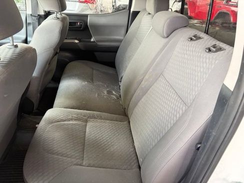 Used 2022 Toyota Tacoma SR5 AWD/4WD image 16