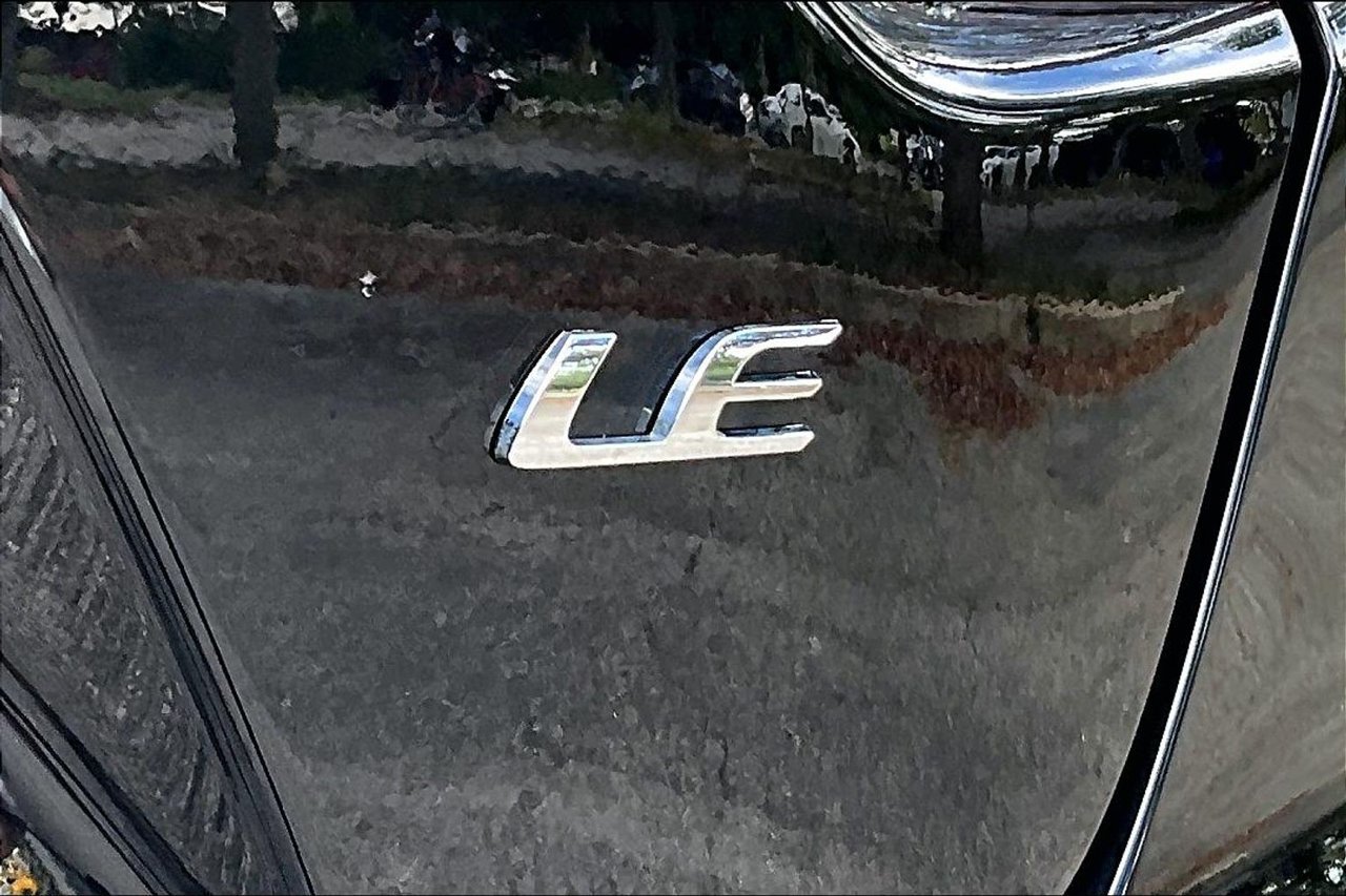 Used 2026 Toyota Corolla LE FWD image 21