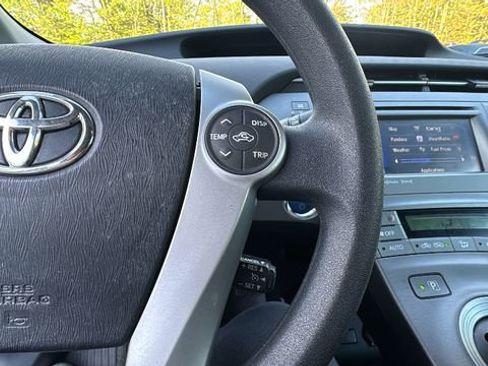 Used 2015 Toyota Prius Three FWD image 17