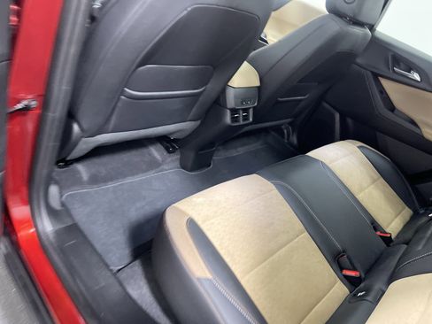 Used 2025 Chevrolet Equinox ACTIV w/ Safety and Technology Package image 17