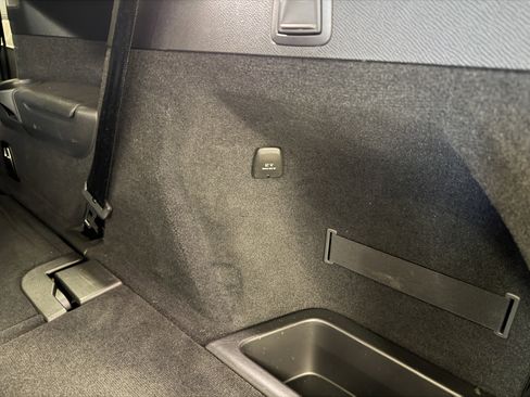 Used 2025 Volvo XC90 B6 Plus image 26