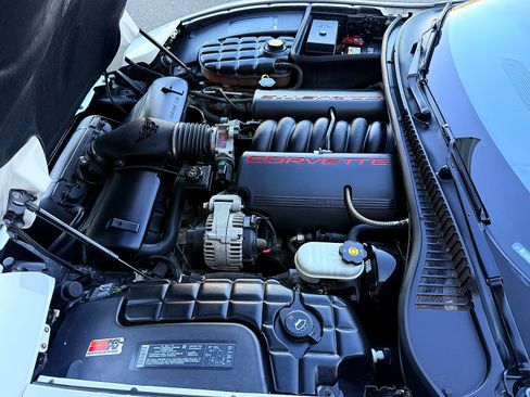 Used 2004 Chevrolet Corvette Convertible w/ Preferred Equipment Group image 30