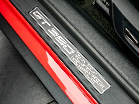 Used 2016 Ford Mustang Shelby GT350 w/ Technology Package image 37