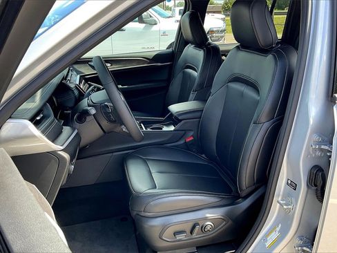 New 2025 Jeep Grand Cherokee Limited w/ Black Appearance Package image 9