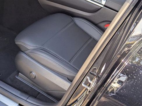 Used 2026 Mercedes-Benz GLC 300 image 4