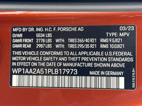 Certified 2023 Porsche Macan Turbo AWD/4WD image 33