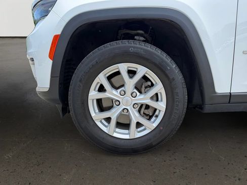Used 2023 Jeep Grand Cherokee L Limited AWD/4WD image 10