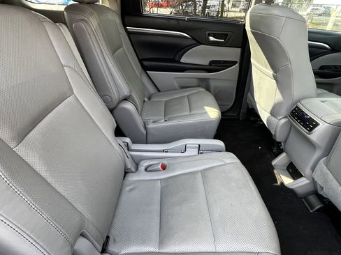 Used 2019 Toyota Highlander Limited Platinum image 41