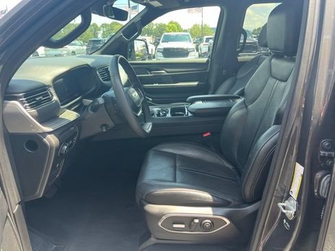Used 2024 Jeep Wagoneer Series II w/ Flexible Seating Group AWD/4WD image 7