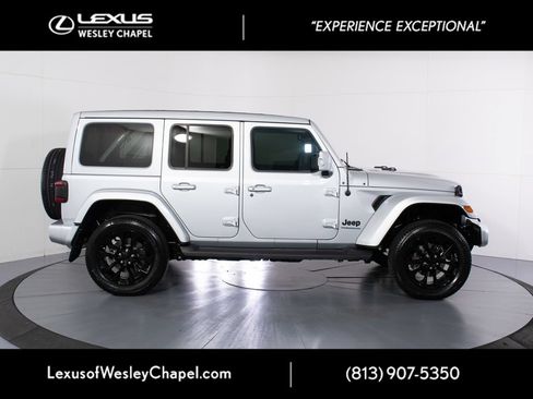 Used 2023 Jeep Wrangler Unlimited Sahara AWD/4WD image 2