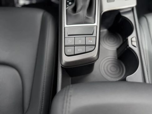 Used 2026 Kia Sportage EX FWD image 34