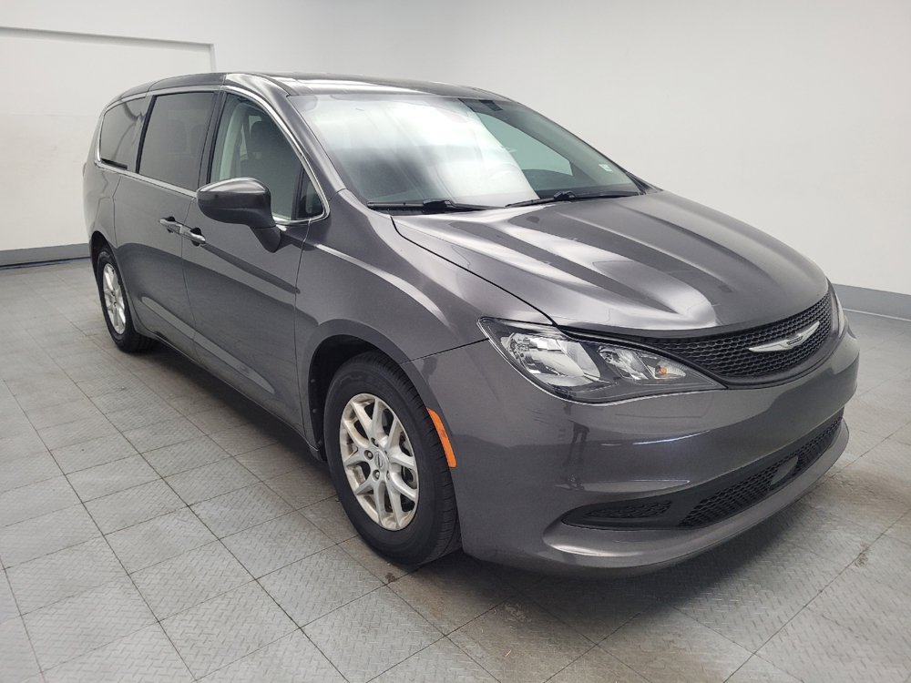 Used 2022 Chrysler Voyager LX FWD image 13