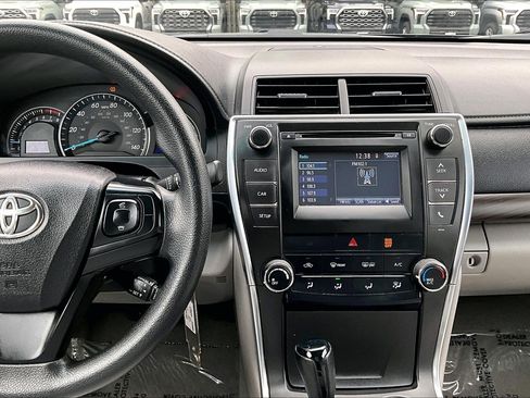 Used 2015 Toyota Camry LE image 6