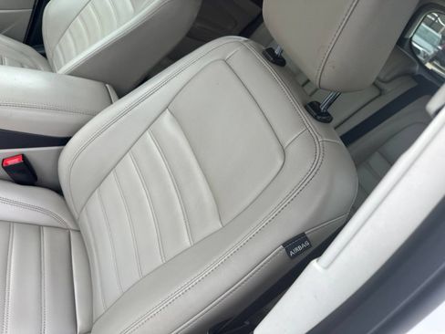 Used 2019 Ford Escape SEL FWD image 4