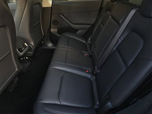 Used 2023 Tesla Model Y 2WD image 12