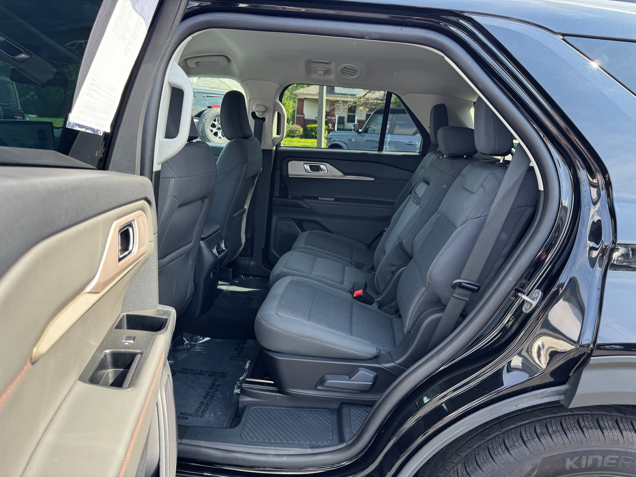 Used 2025 Ford Explorer Active RWD image 12